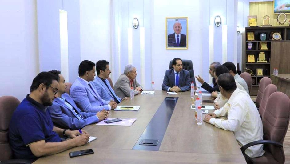 البكري يبحث مع رئاسة جامعة أبين سبل التعاون المشترك وإمكانية فتح كلية التربية الرياضية فيها.