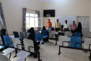 نائب رئيس جامعة أبين لشؤون الدراسات العليا يدشن امتحانات الماجستير بقسم اللغة الإنجليزية بكلية التربية زنجبار