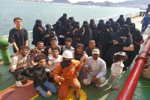 كلية الإدارة والاقتصاد تنظم رحلة علمية إلى ميناء الحاويات وميناء المعلاء بمناسبة اليوم العالمي لقسم المالي والمصرفي