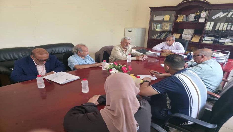 رئيس جامعة أبين يلتقي بفريق الرقابة والتوجيه الرئاسي في المجلس الانتقالي الجنوبي