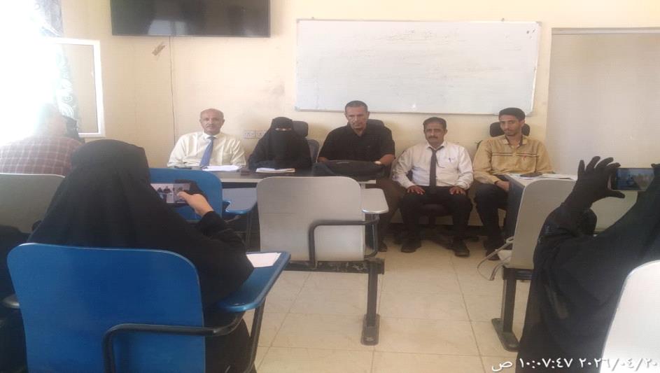 قسم اللغة الإنجليزية بكلية التربية زنجبار يناقش خطط رسائل الماجستير